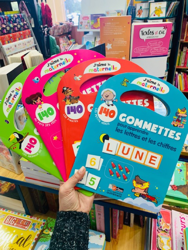 140 gommettes pour apprendre les lettres et les chiffres