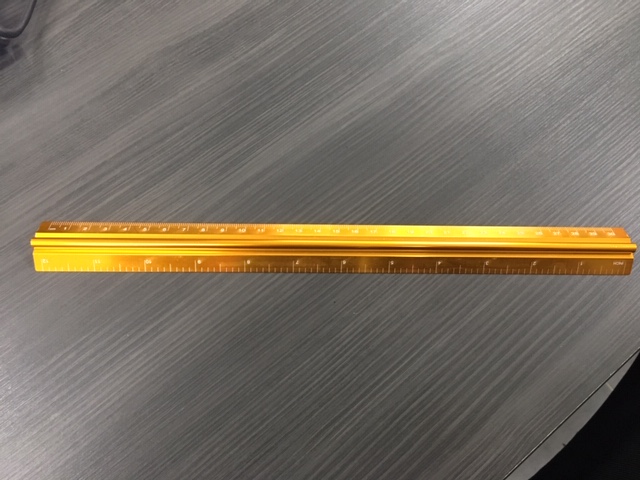 Règle en métal orange 30 cm