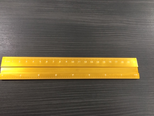 Règle plate en métal orange 20 cm