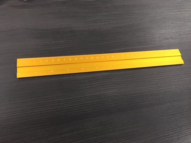 Règle plate en métal orange 30 cm
